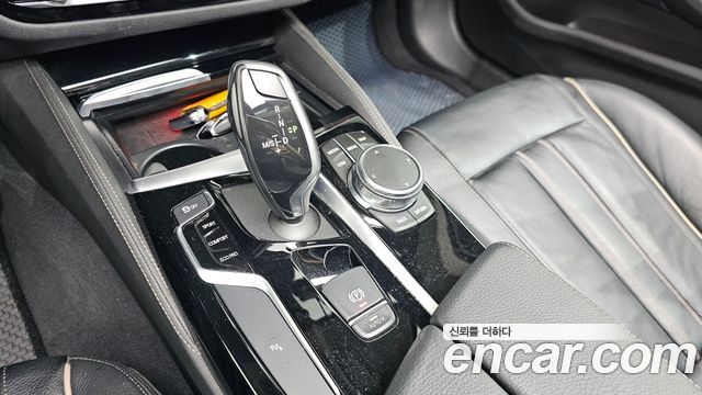BMW 5-Series 2019 — photo 9