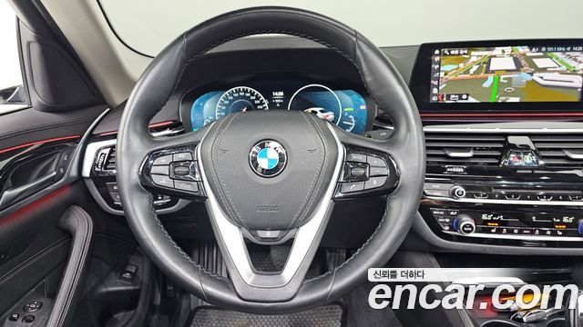 BMW 5-Series 2019 — photo 13