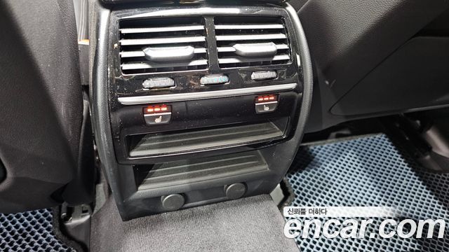 BMW 5-Series 2019 — photo 15