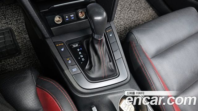 Hyundai AVANTE 2018 — photo 12
