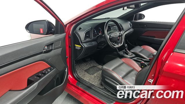 Hyundai AVANTE 2018 — photo 13