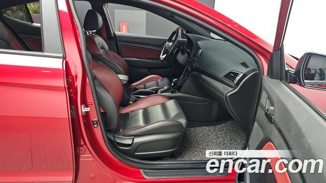 Hyundai AVANTE 2018 — photo 17