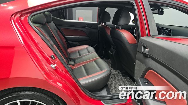 Hyundai AVANTE 2018 — photo 18