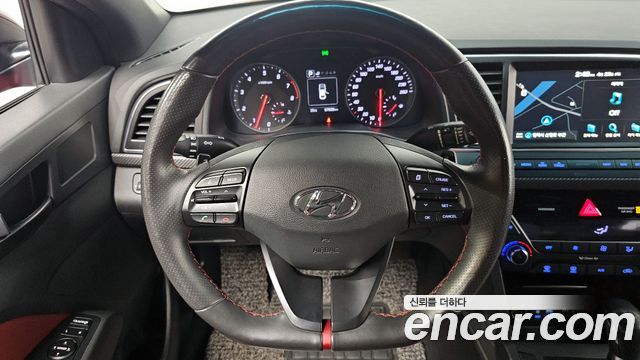 Hyundai AVANTE 2018 — photo 19