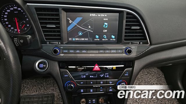 Hyundai AVANTE 2018 — photo 20