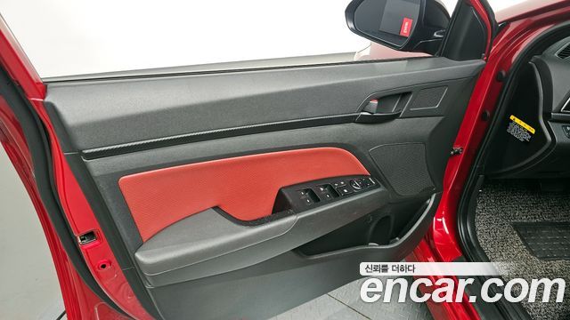 Hyundai AVANTE 2018 — photo 14