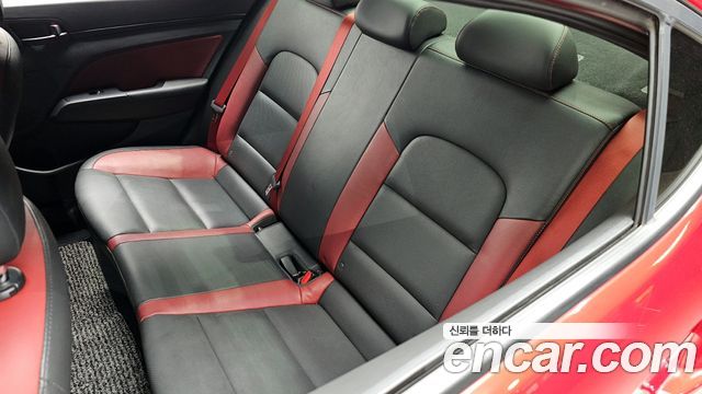 Hyundai AVANTE 2018 — photo 32