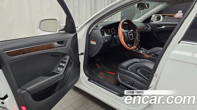 Audi A4 2012 — photo 10