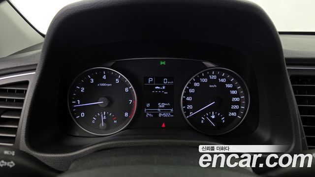 Hyundai AVANTE 2016 — photo 11