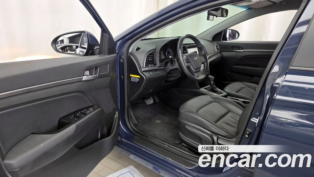 Hyundai AVANTE 2016 — photo 13