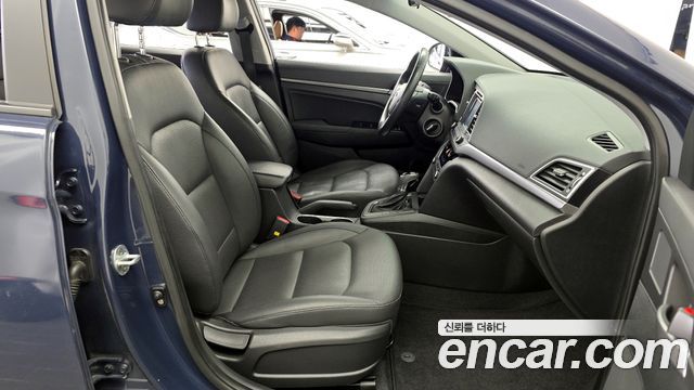 Hyundai AVANTE 2016 — photo 17
