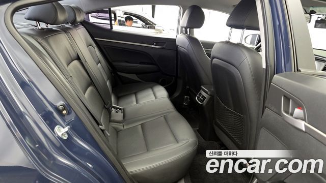 Hyundai AVANTE 2016 — photo 18