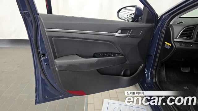 Hyundai AVANTE 2016 — photo 14