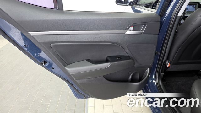 Hyundai AVANTE 2016 — photo 15