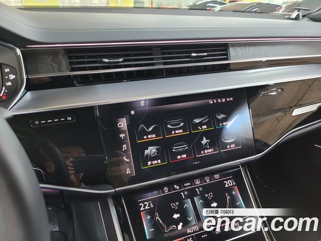 Audi A8 2023 — photo 13