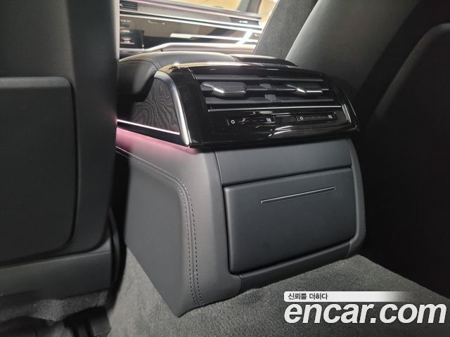 Audi A8 2023 — photo 15