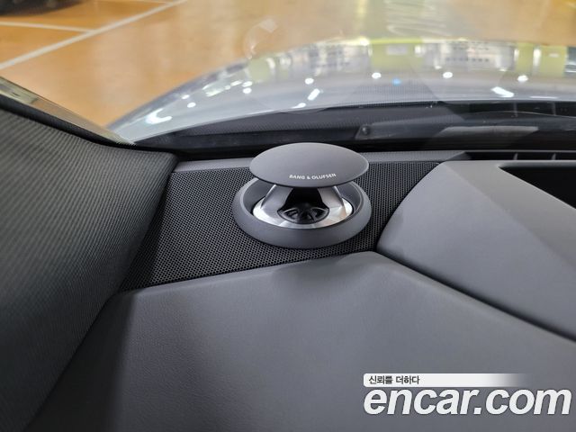 Audi A8 2023 — photo 16