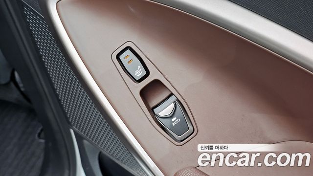 Hyundai Santafe 2018 — photo 16