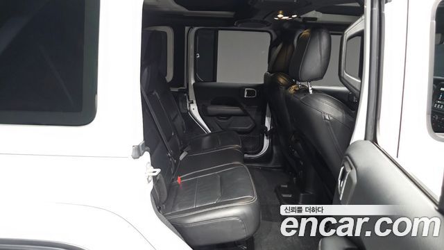 Jeep Wrangler 2019 — photo 12