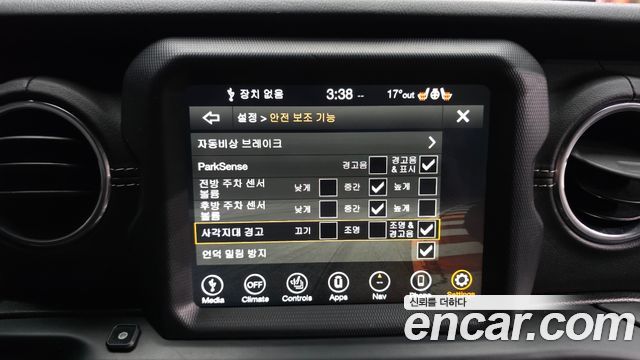 Jeep Wrangler 2019 — photo 16