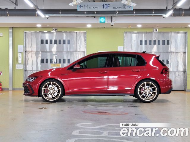 Volkswagen Golf 2023 — photo 2