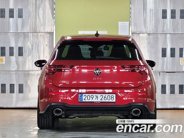 Volkswagen Golf 2023 — photo 4