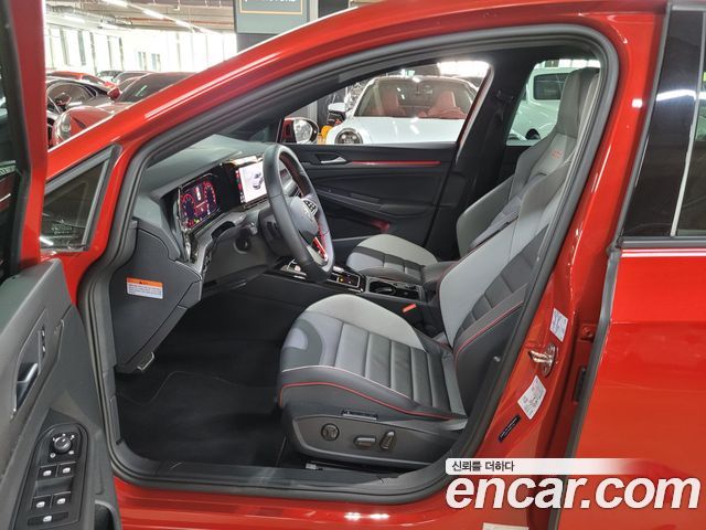 Volkswagen Golf 2023 — photo 10