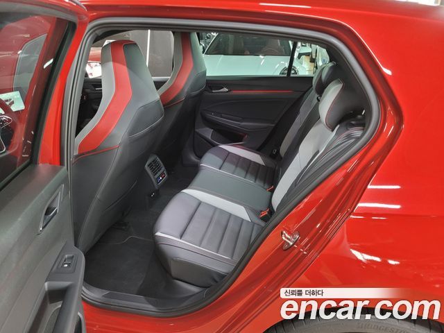 Volkswagen Golf 2023 — photo 11