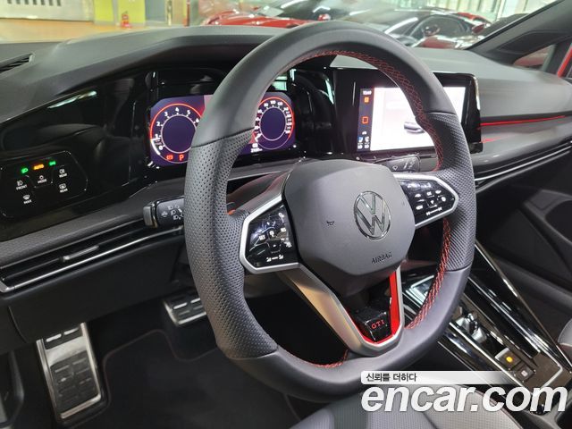 Volkswagen Golf 2023 — photo 12