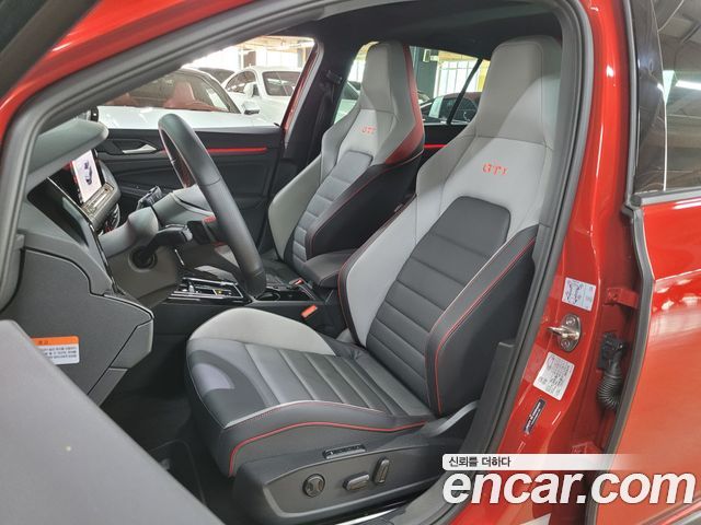 Volkswagen Golf 2023 — photo 15