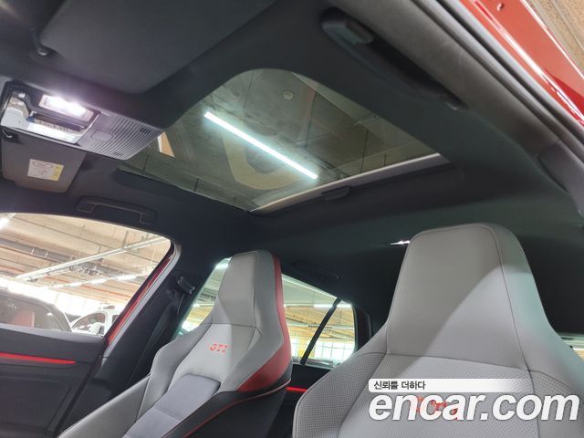 Volkswagen Golf 2023 — photo 16