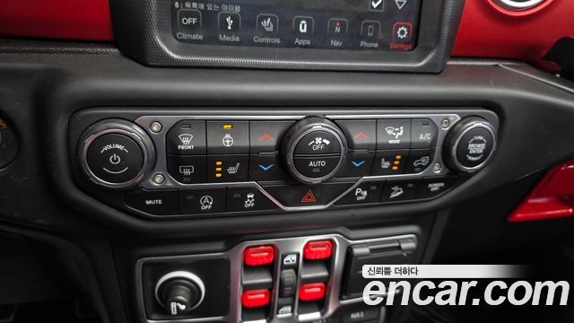 Jeep Wrangler 2019 — photo 16