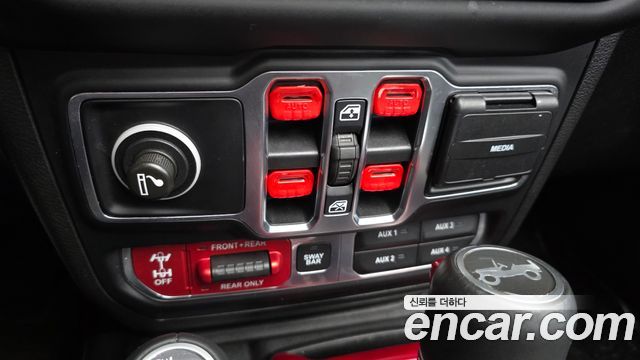 Jeep Wrangler 2019 — photo 17