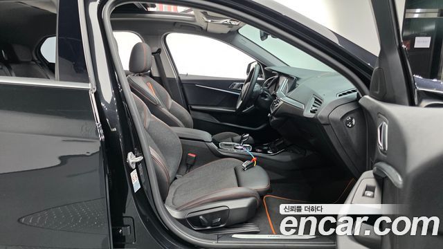 BMW 1-Series 2021 — photo 17