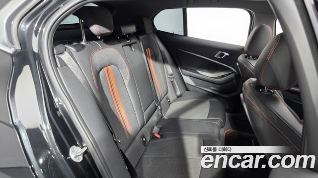 BMW 1-Series 2021 — photo 18
