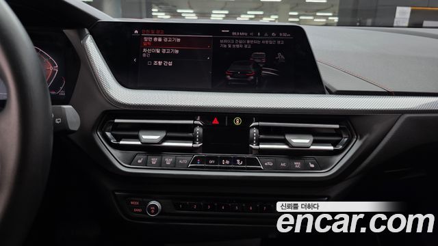 BMW 1-Series 2021 — photo 20