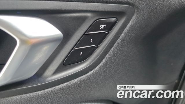 BMW 1-Series 2021 — photo 23