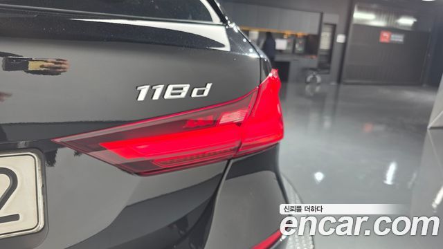 BMW 1-Series 2021 — photo 9