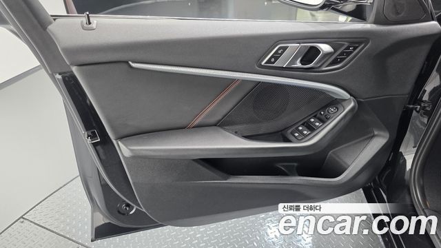 BMW 1-Series 2021 — photo 14