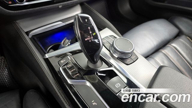 BMW 5-Series 2018 — photo 9