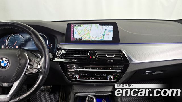 BMW 5-Series 2018 — photo 12