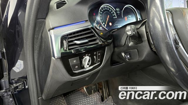 BMW 5-Series 2018 — photo 17