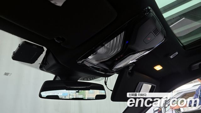 BMW 5-Series 2018 — photo 19