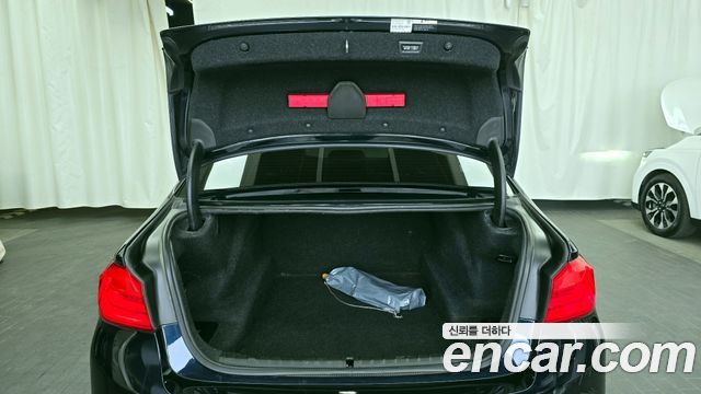 BMW 5-Series 2018 — photo 20