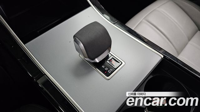 Land Rover Range Rover Evoque 2024 — photo 12