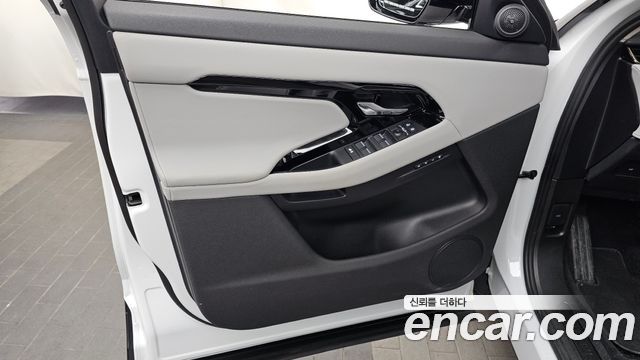 Land Rover Range Rover Evoque 2024 — photo 14