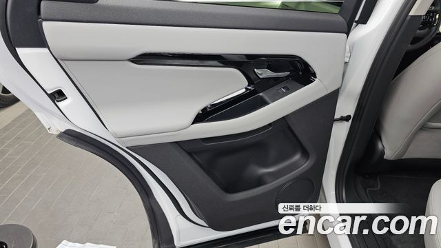 Land Rover Range Rover Evoque 2024 — photo 15