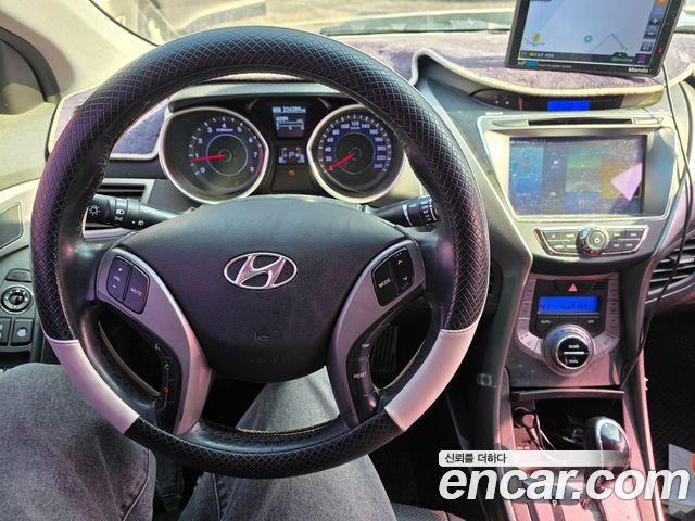 Hyundai AVANTE 2014 — photo 15