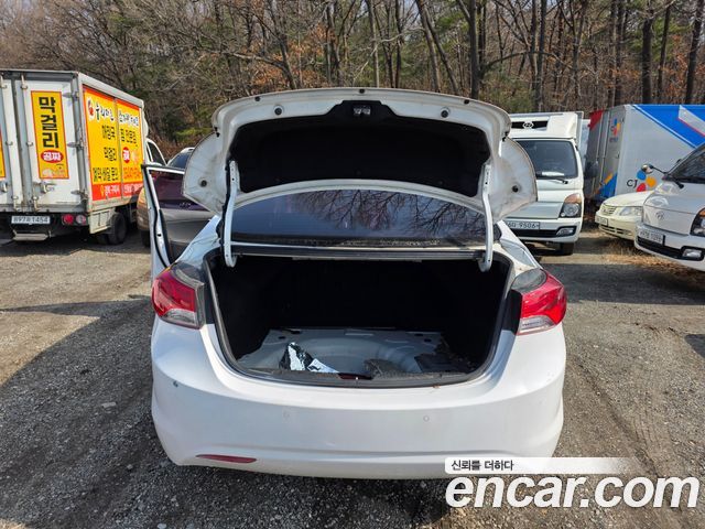 Hyundai AVANTE 2014 — photo 17