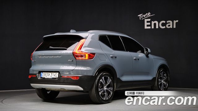 Volvo XC40 2021 — photo 2